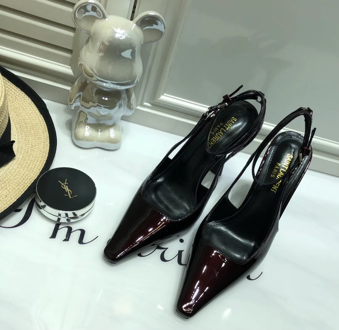 👟👟Ex-factory price 560👟👟 Top quality Saint Laurent/Yves Saint Laurent 2024 spring and summer new style👠Small square toe high heels of the same style as Rose. The layered leather high heels are very good at modifying the foot shape. In recent years, SLP has become more and more understanding of women in high heels. ysl beautiful high heels 👠Number of yards: 35-40 (41 customized, non-returnable) Upper: open edge beaded cowhide/patent leather, lining Imported sheepskin lining, sole: genuine leather outsole, heel height: 10cm (heel imported from Italy)